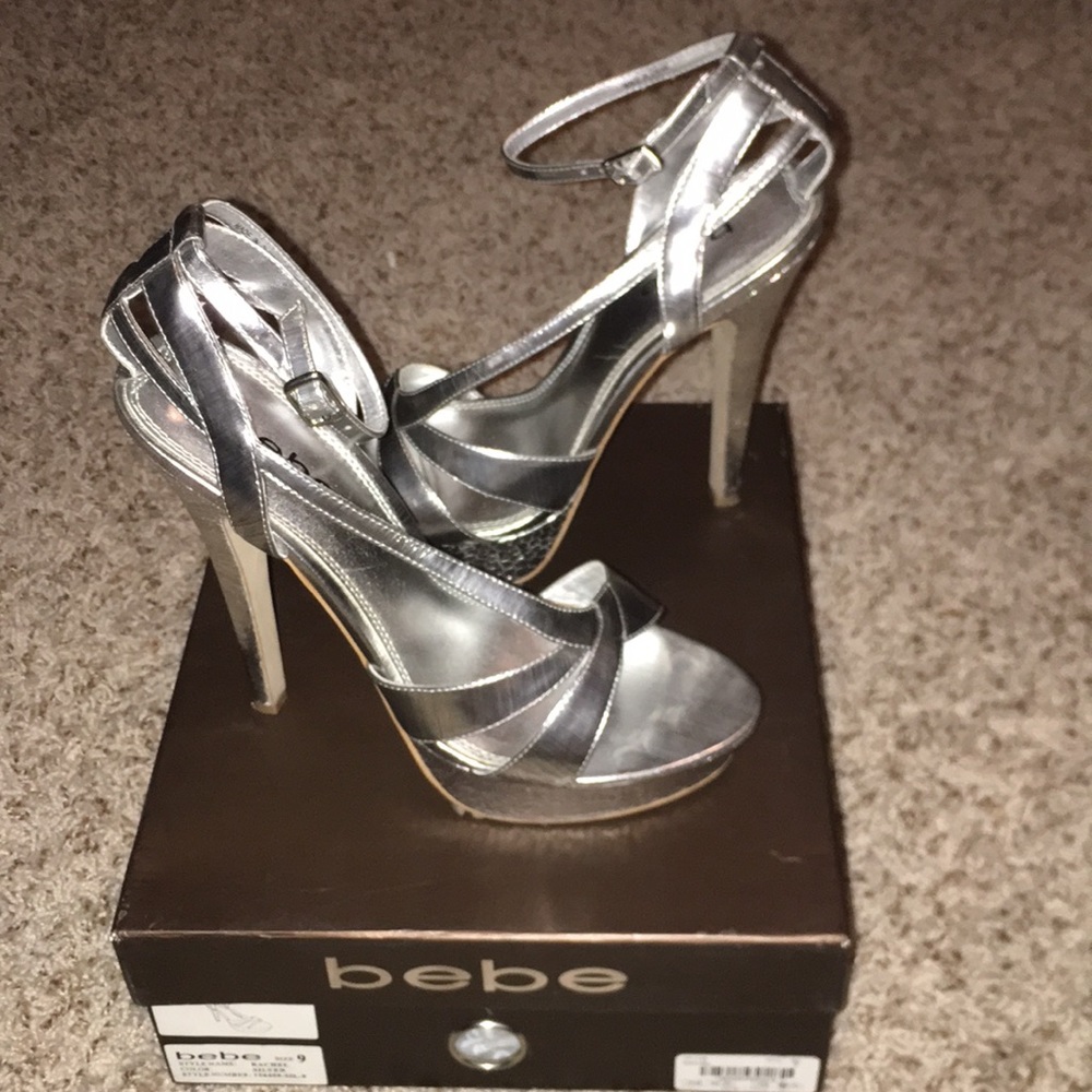 Bebe platform sandal heel. Silver. Size 9